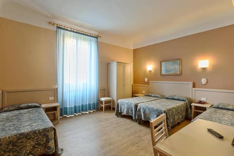 Hotel Eden — hotel room