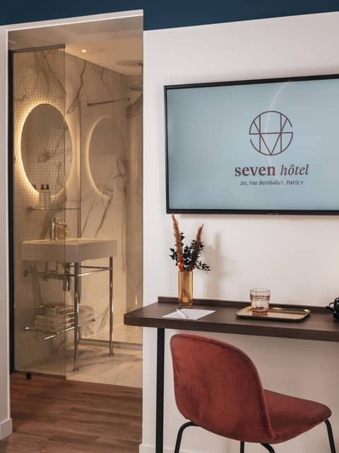 Seven Hotel Paris — other