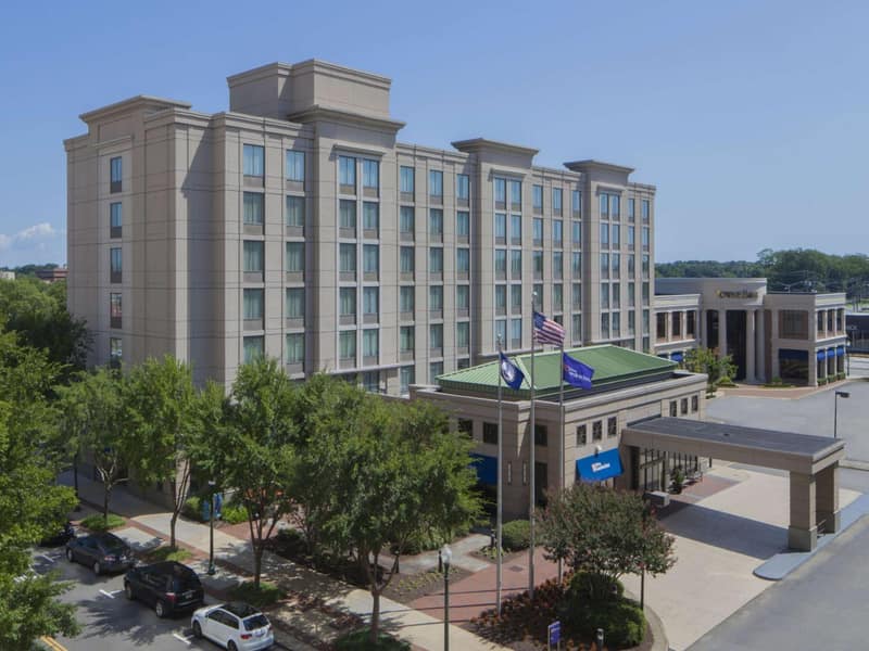 Hilton Garden Inn Virginia Beach Town Center — building