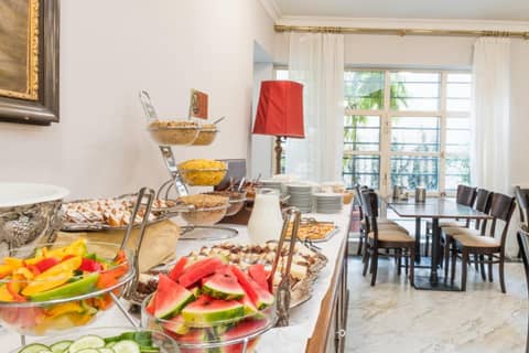 Hotel Bologna — dining