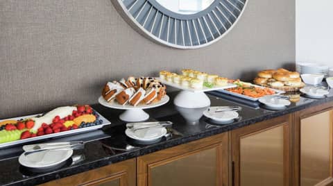 Home2 Suites By Hilton Chicago McCormick Place — dining