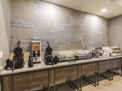 La Quinta Inn & Suites by Wyndham Austin Near The Domain — photo 6