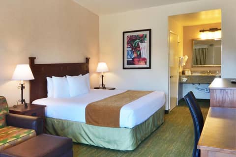 Lamplighter Inn & Suites at SDSU — photo 8