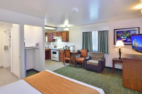 Lamplighter Inn & Suites at SDSU — photo 9