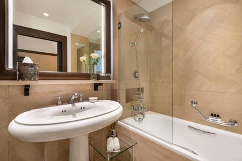 Hyatt Paris Madeleine — bathroom