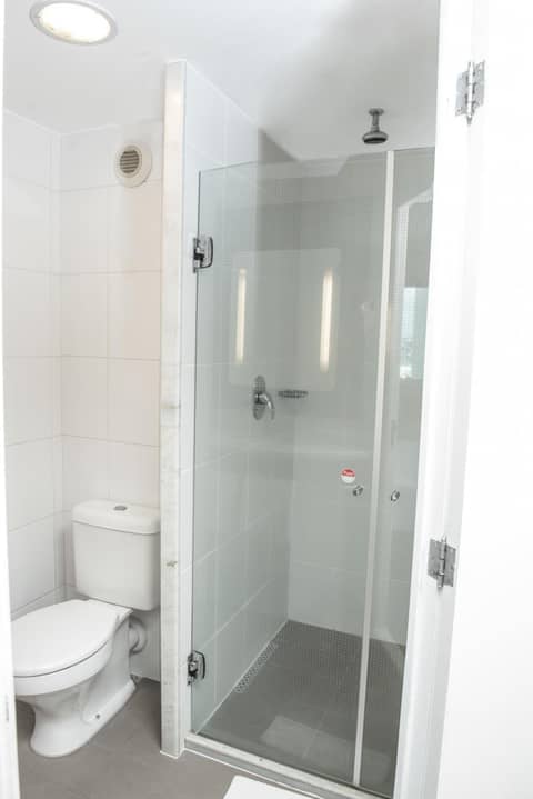 ibis Rio de Janeiro Santos Dumont — bathroom