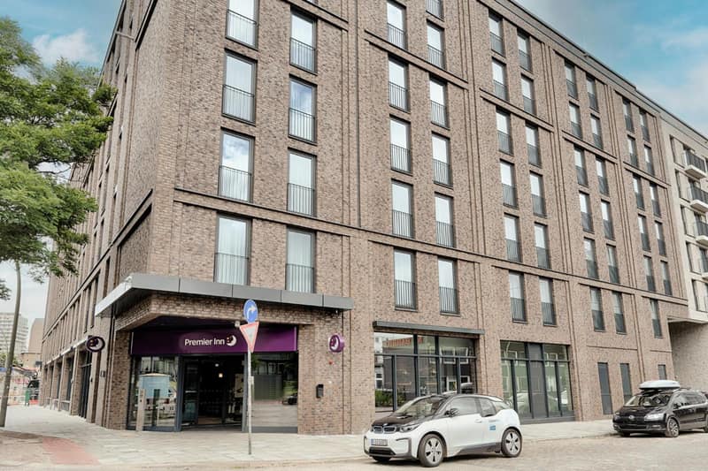 Premier Inn Hamburg City Klostertor — building