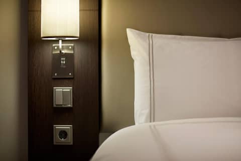 Premier Inn Hamburg City Klostertor — photo 9