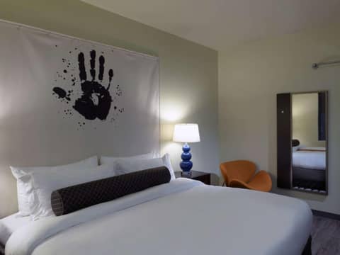 ACME Hotel Chicago, Outset Collection by Hilton — hotel room