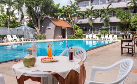 The Holiday Resort Pattaya — recepcion & lobby