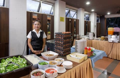The Holiday Resort Pattaya — dining