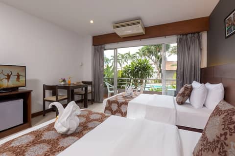 The Holiday Resort Pattaya — hotel room