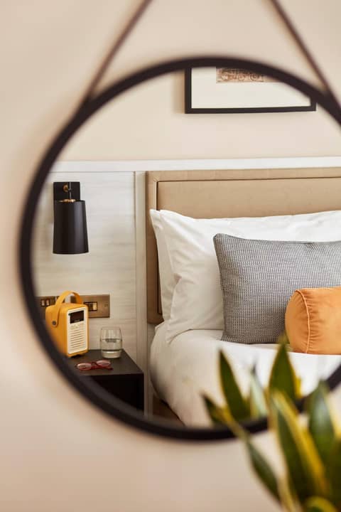 The Clermont London Victoria — hotel room