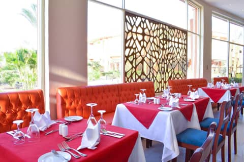 Parrotel Lagoon Waterpark Resort — dining