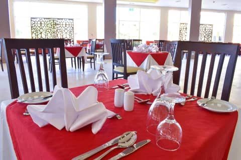 Parrotel Lagoon Waterpark Resort — dining