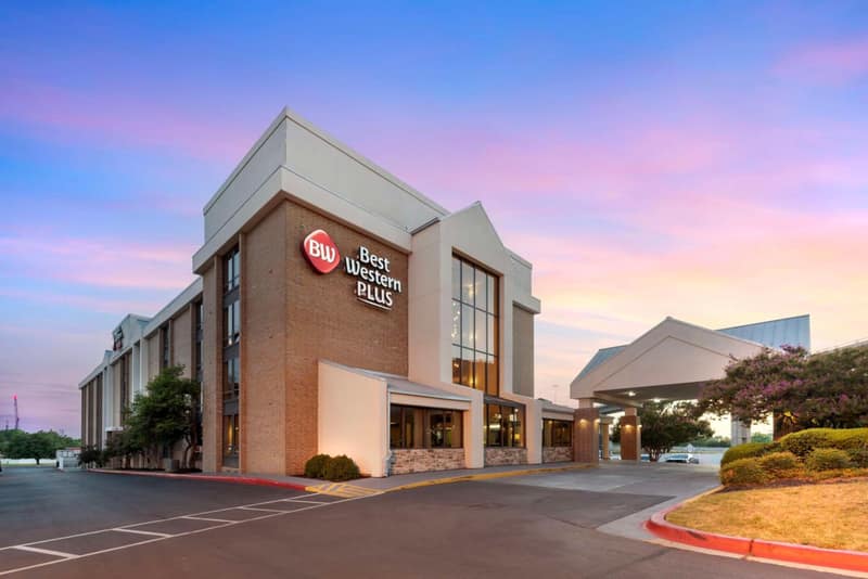 Best Western Plus Austin Central — building