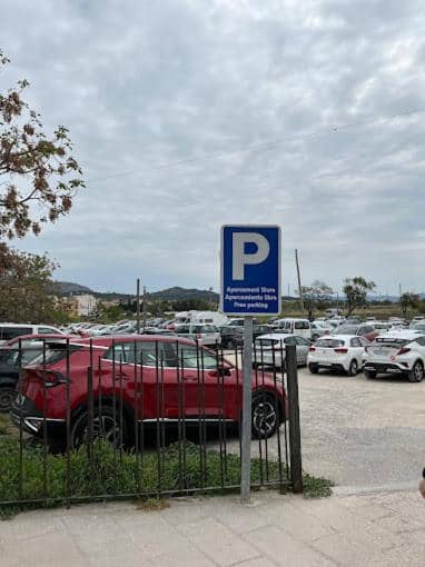 Fonda Llabres Boutique — parking