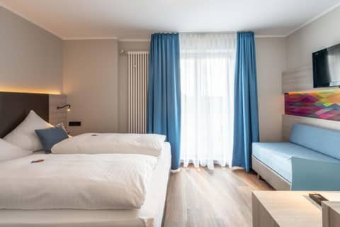 Westend Hotel (non-smoking) — hotel room