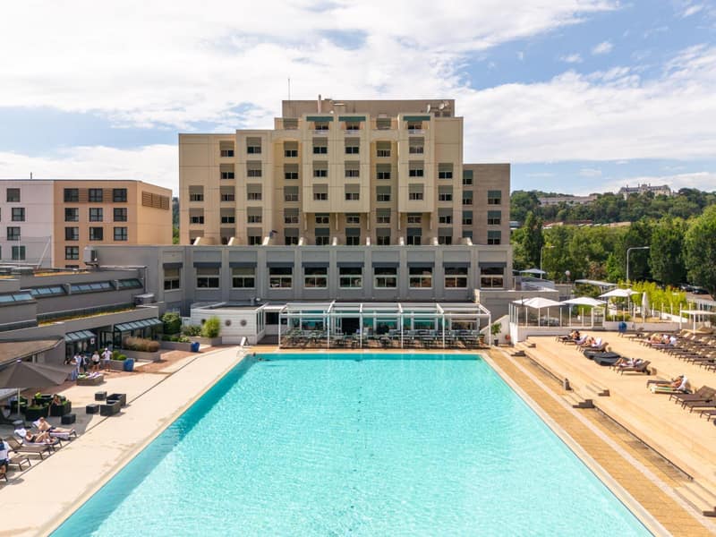 Hôtel Lyon Métropole & Spa — building