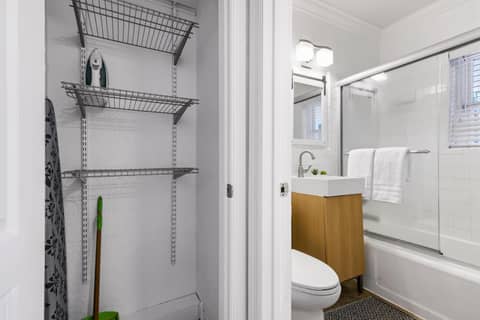 Alani Bay Villas — bathroom