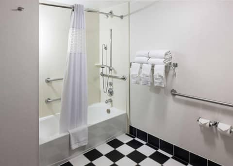 Hampton Inn San Diego Downtown — photo 6
