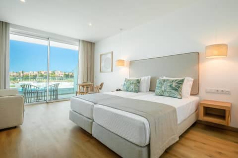 Twin Room with Pool View — the supplier's photographs — photo 1