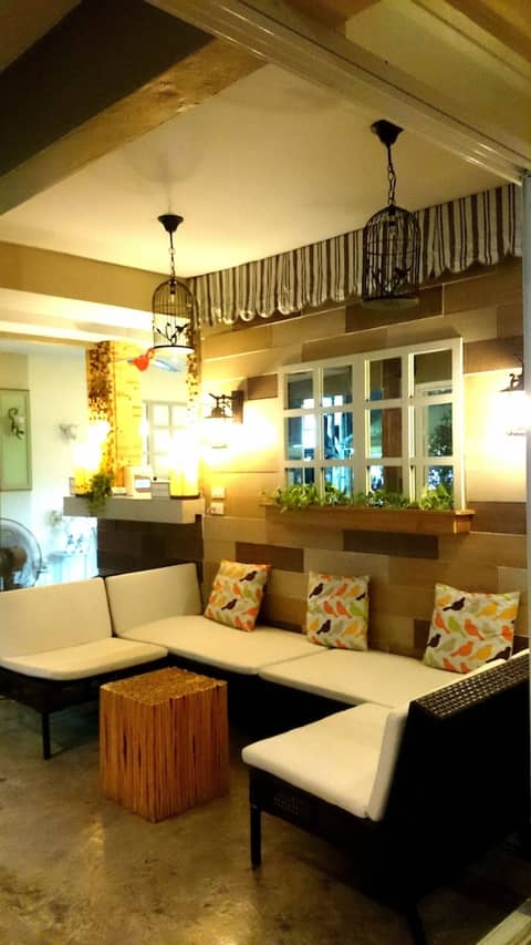 Limburi Hometel — lounge