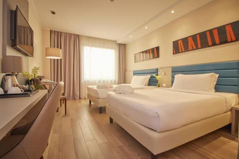 iH Hotels Milano Lorenteggio — hotel room