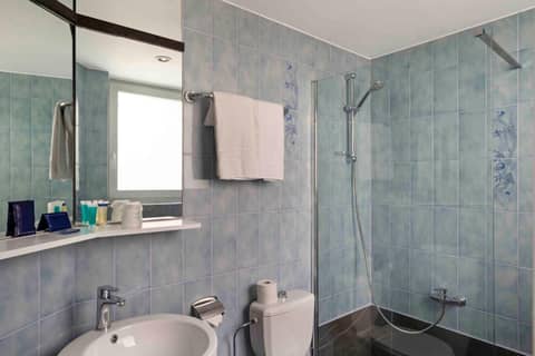 Hôtel Argus by happyCulture — bathroom