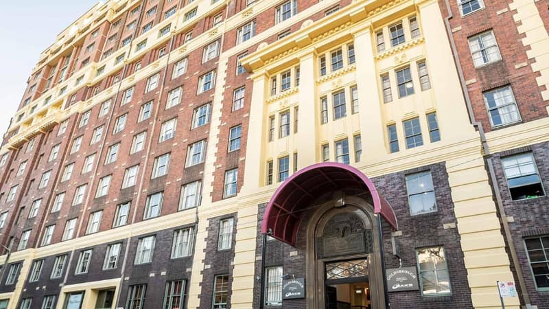 Oaks Sydney Goldsbrough Suites — building
