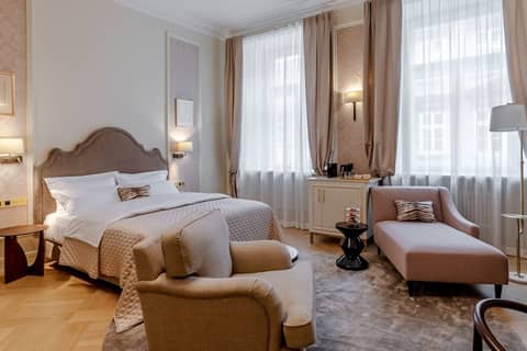 Hotel Unicus Palace Old Town - Destigo Hotels — hotel room