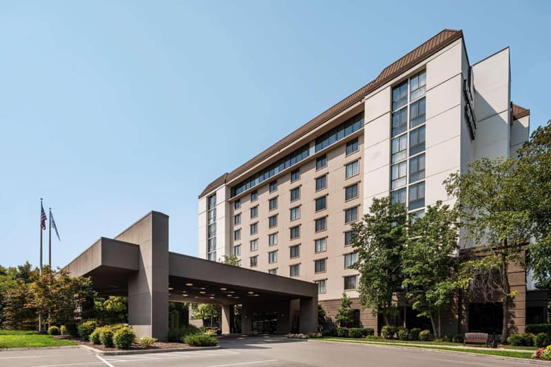 Embassy Suites by Hilton Nashville Airport — building
