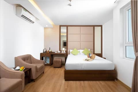 Pariat River Front Hotel — hotel room