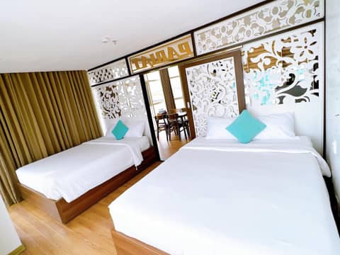 Pariat River Front Hotel — hotel room