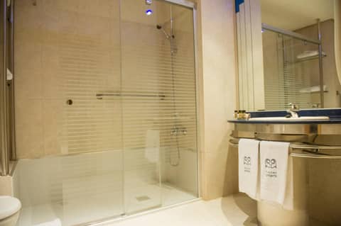 Hotel Aretxarte — bathroom