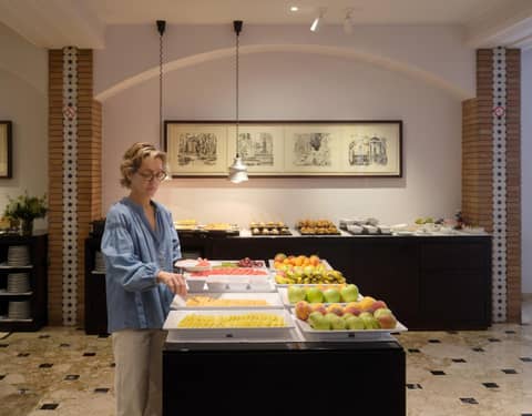 Hotel Fernando III — human