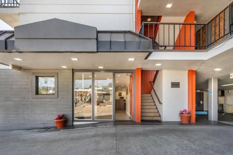 La Luna Inn, an Ascend Collection Hotel — photo 4