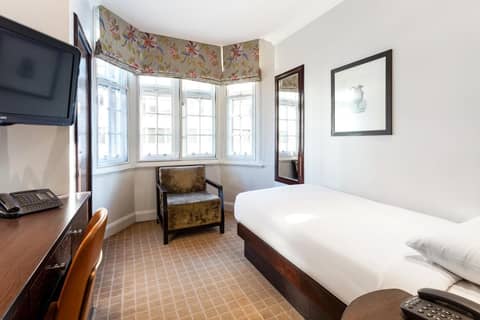 Radisson Blu Hotel London Euston Square — hotel room