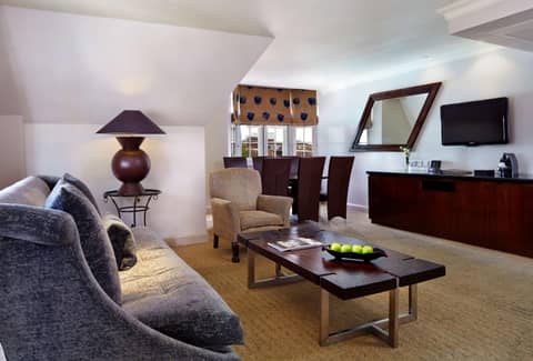 Radisson Blu Hotel London Euston Square — living room