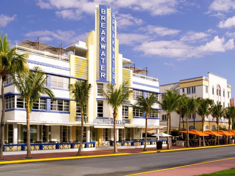 Hotel Breakwater South Beach — building