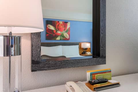Hilton Garden Inn Dallas/Market Center — photo 4