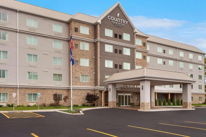 Country Inn & Suites by Radisson, Buffalo South I-90, NY — building