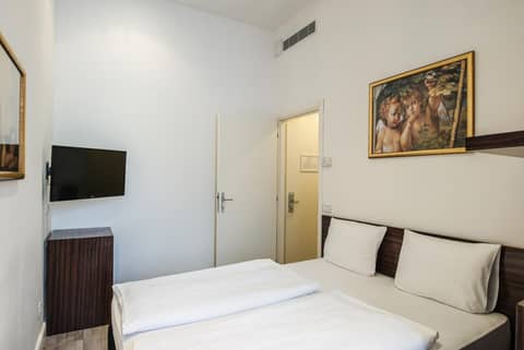 Hotel Assenzio Prague — bedroom