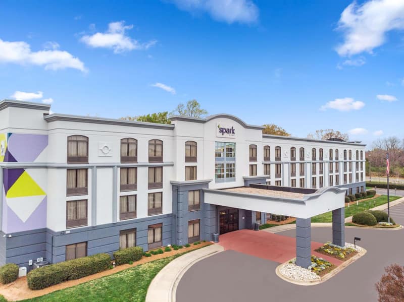 Spark By Hilton Charlotte Tyvola I-77 — building