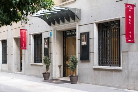 Vincci Lys — building