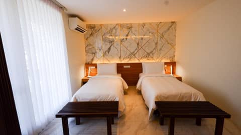 Pinnacle Dream — hotel room