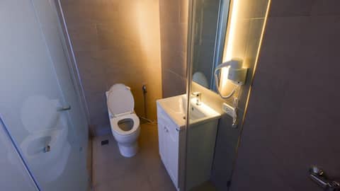Pinnacle Dream — bathroom