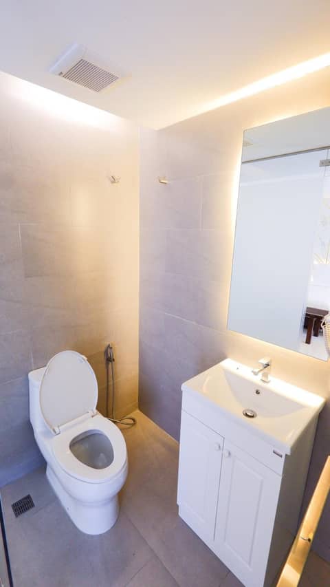 Pinnacle Dream — bathroom