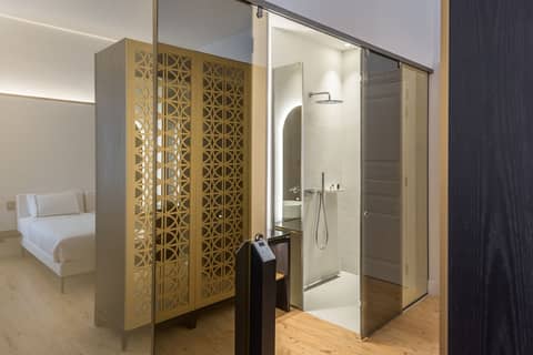 S Paul Hotel — bathroom