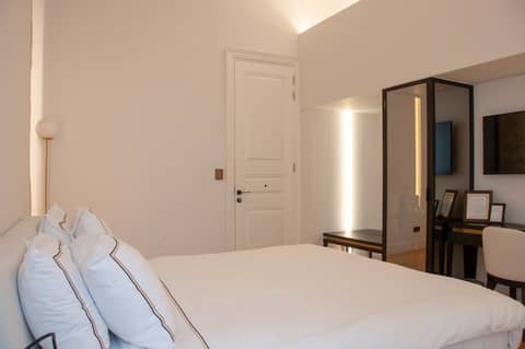 S Paul Hotel — hotel room